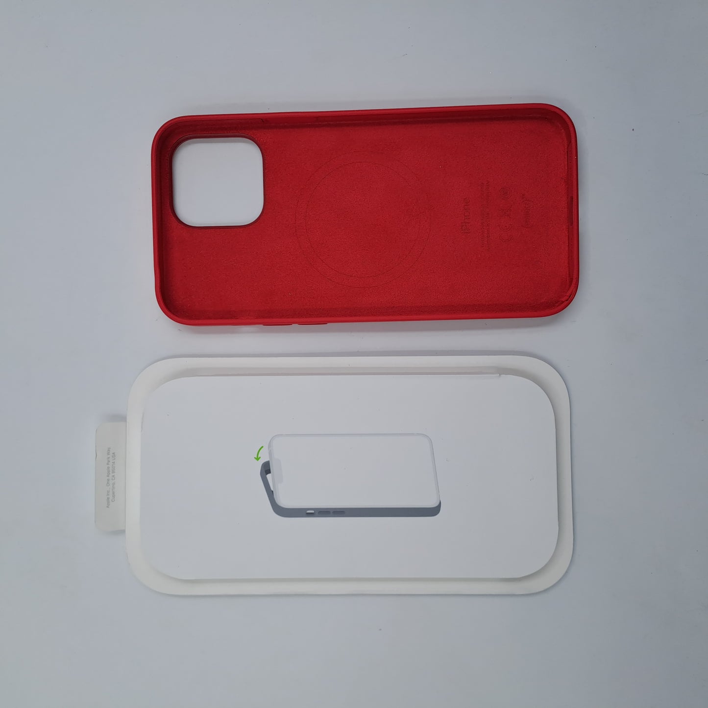 Apple Cover in Silicone Rossa con MagSafe per iPhone 13 Pro Max