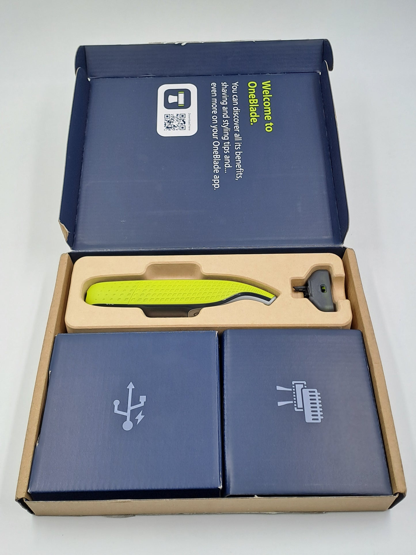 Philips OneBlade – Rasoio Elettrico 3-in-1 Rifinisce, Regola e Rade