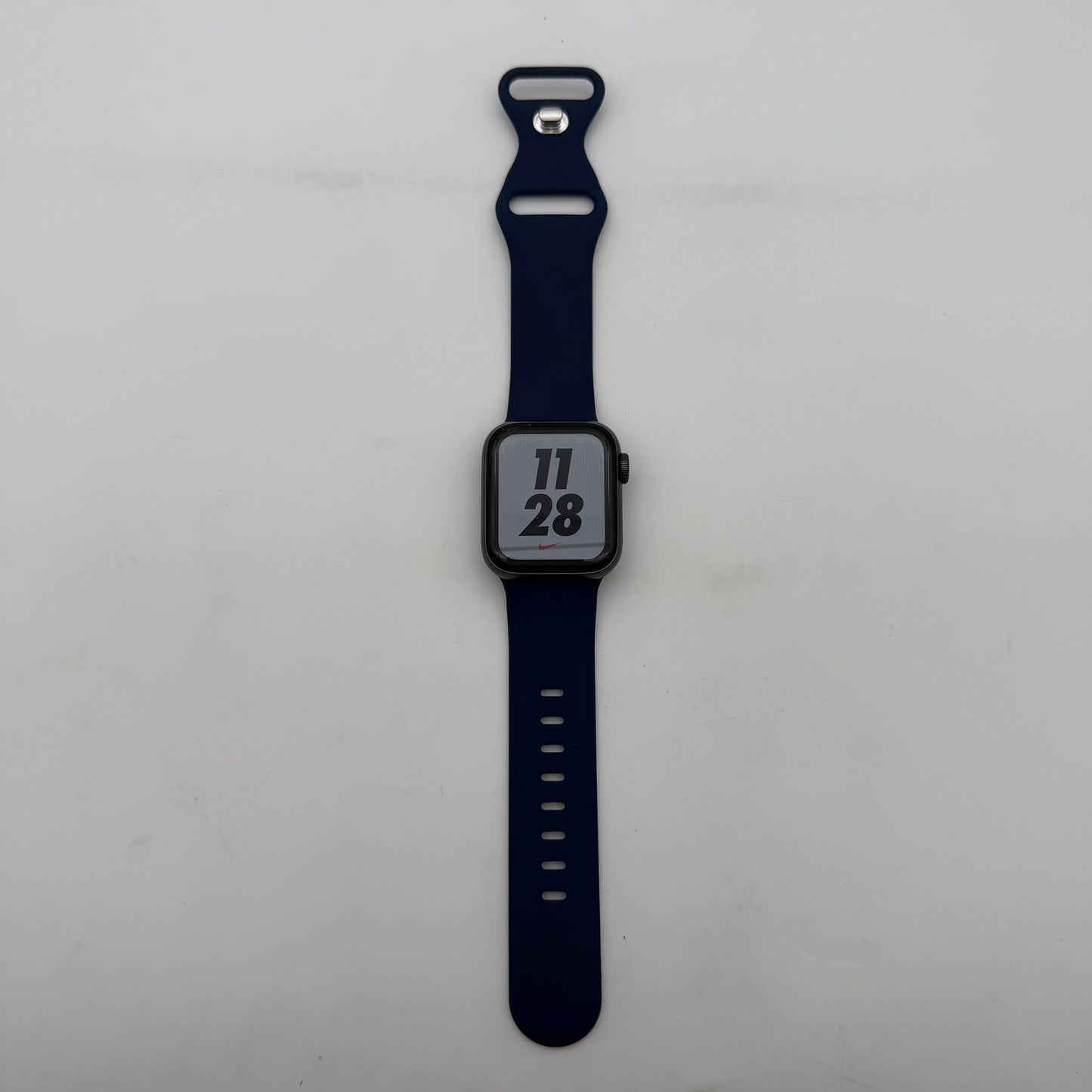 Apple Watch Series 5 Nike 40mm GPS + Cellular Aluminum Case
