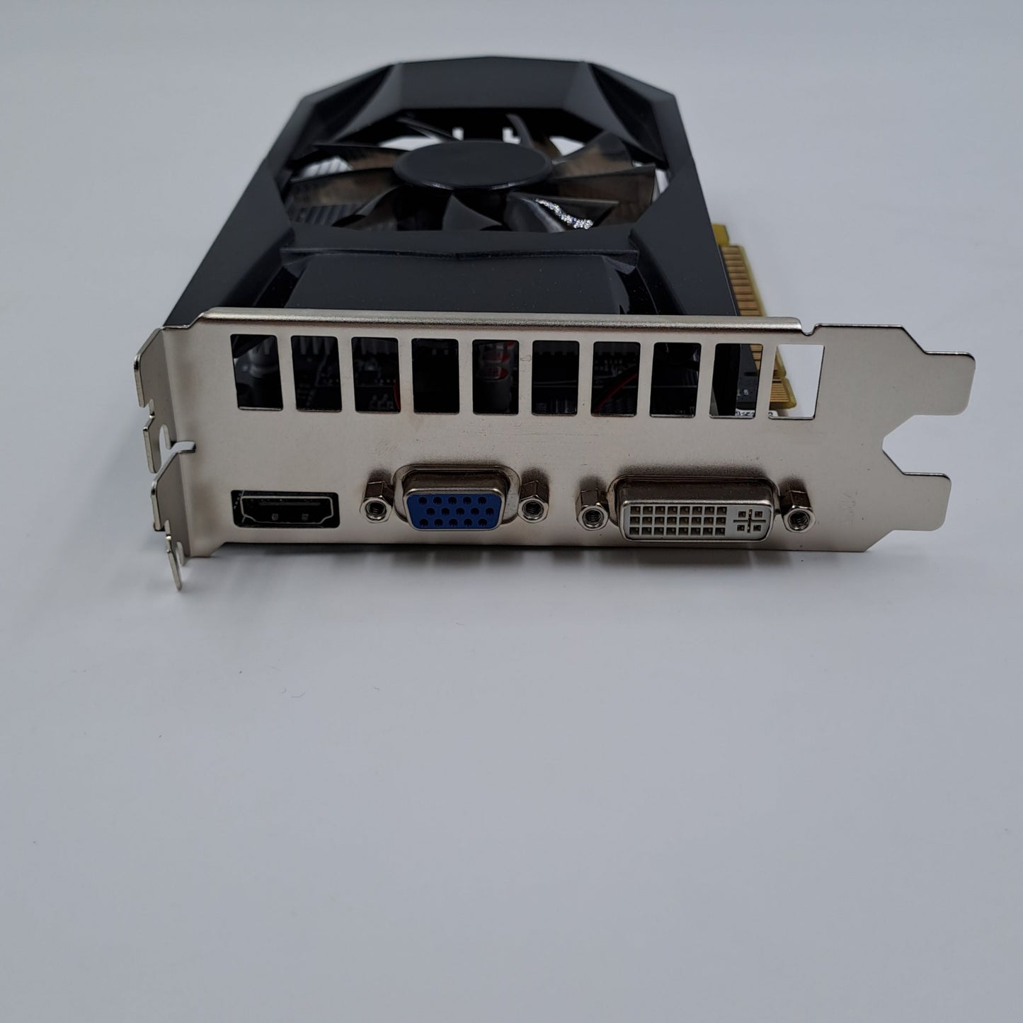 Zunate HD7670 4GB GDDR5 – Scheda Video