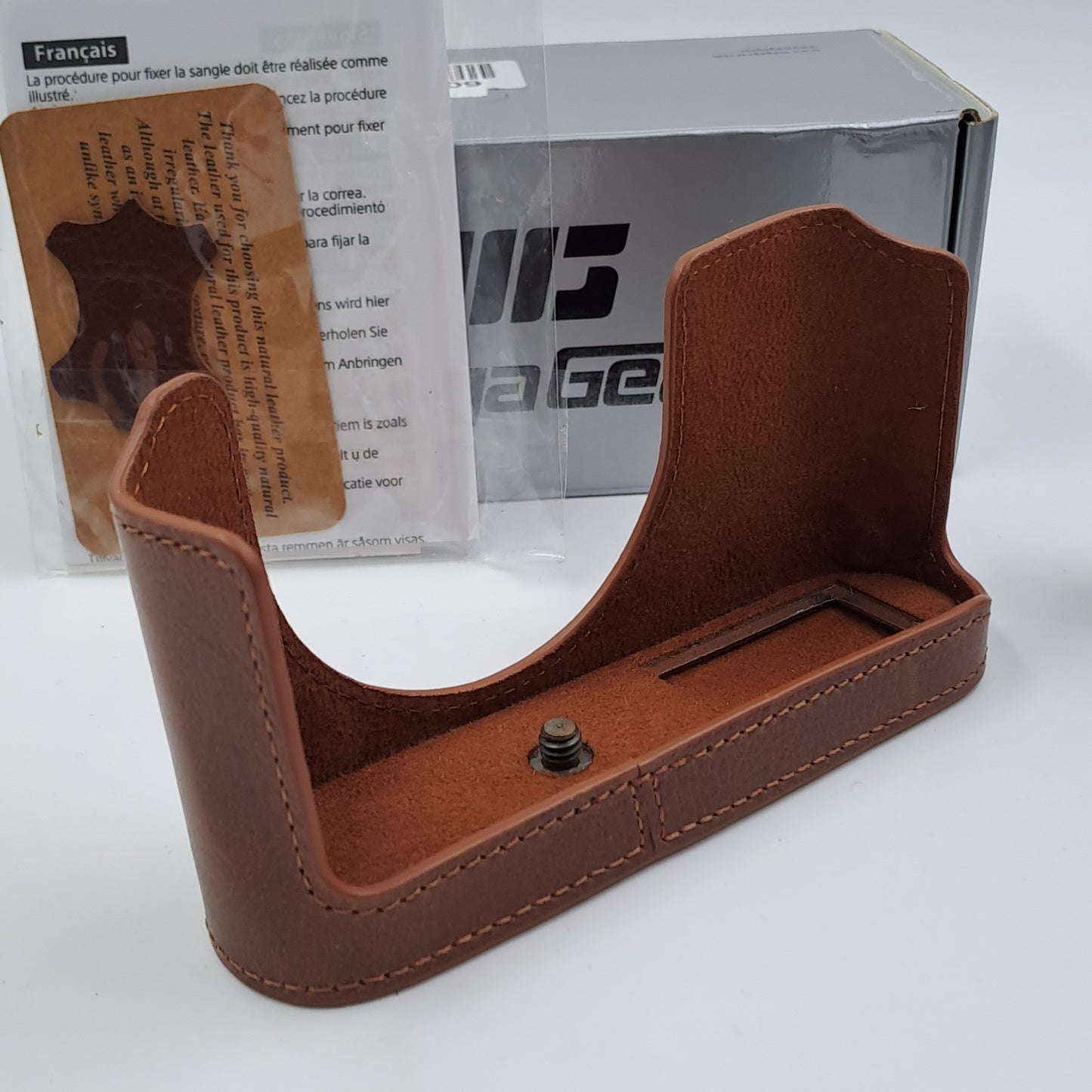 MegaGear Cover in Pelle per Fotocamera con Cinturino – Custodia Protettiva Marrone