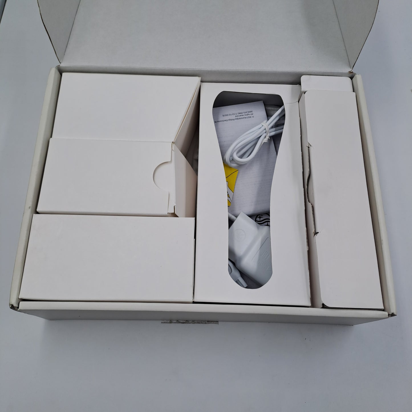 Philips Beauty Set 9000 Wet &amp; Dry – Multifunctional Epilator with Body and Face Accessories