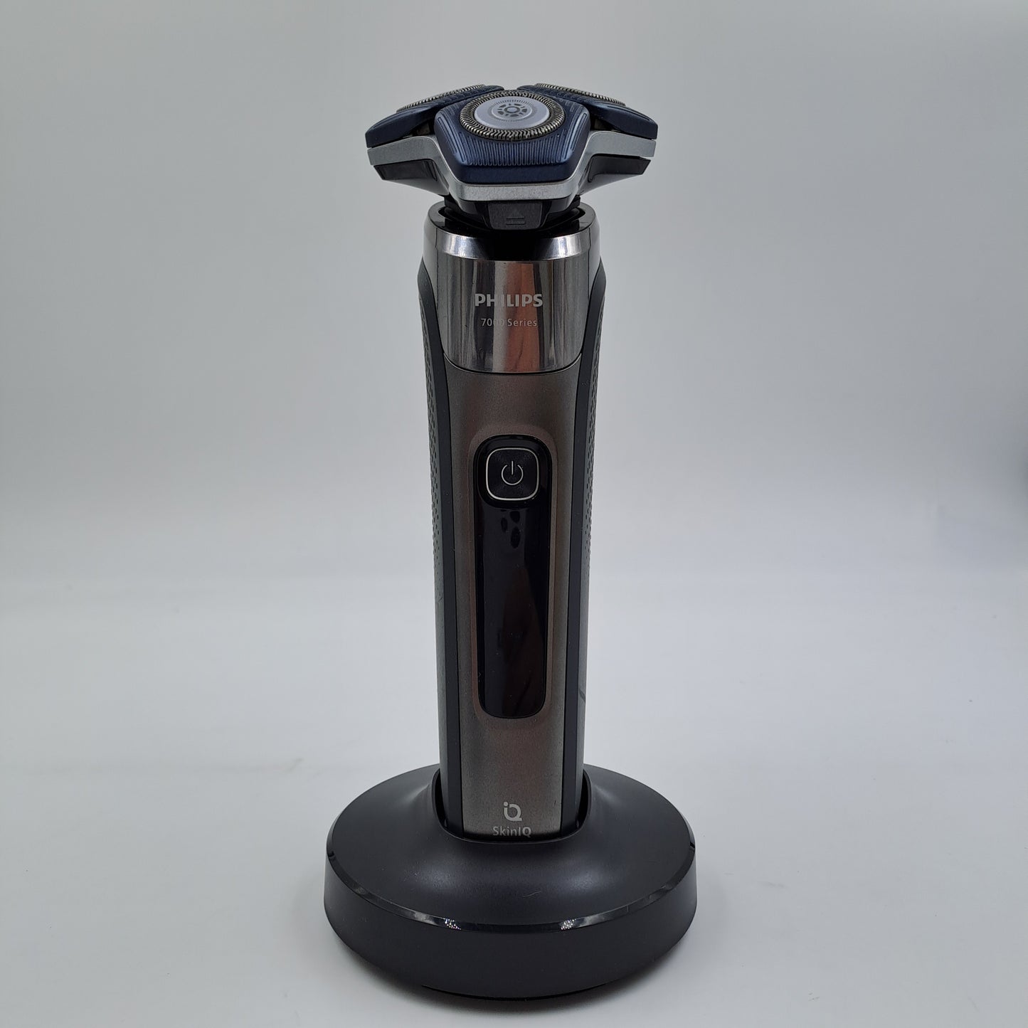 Philips Series 7000 S7887 – SkinIQ Men's Electric Shaver with Charging Base