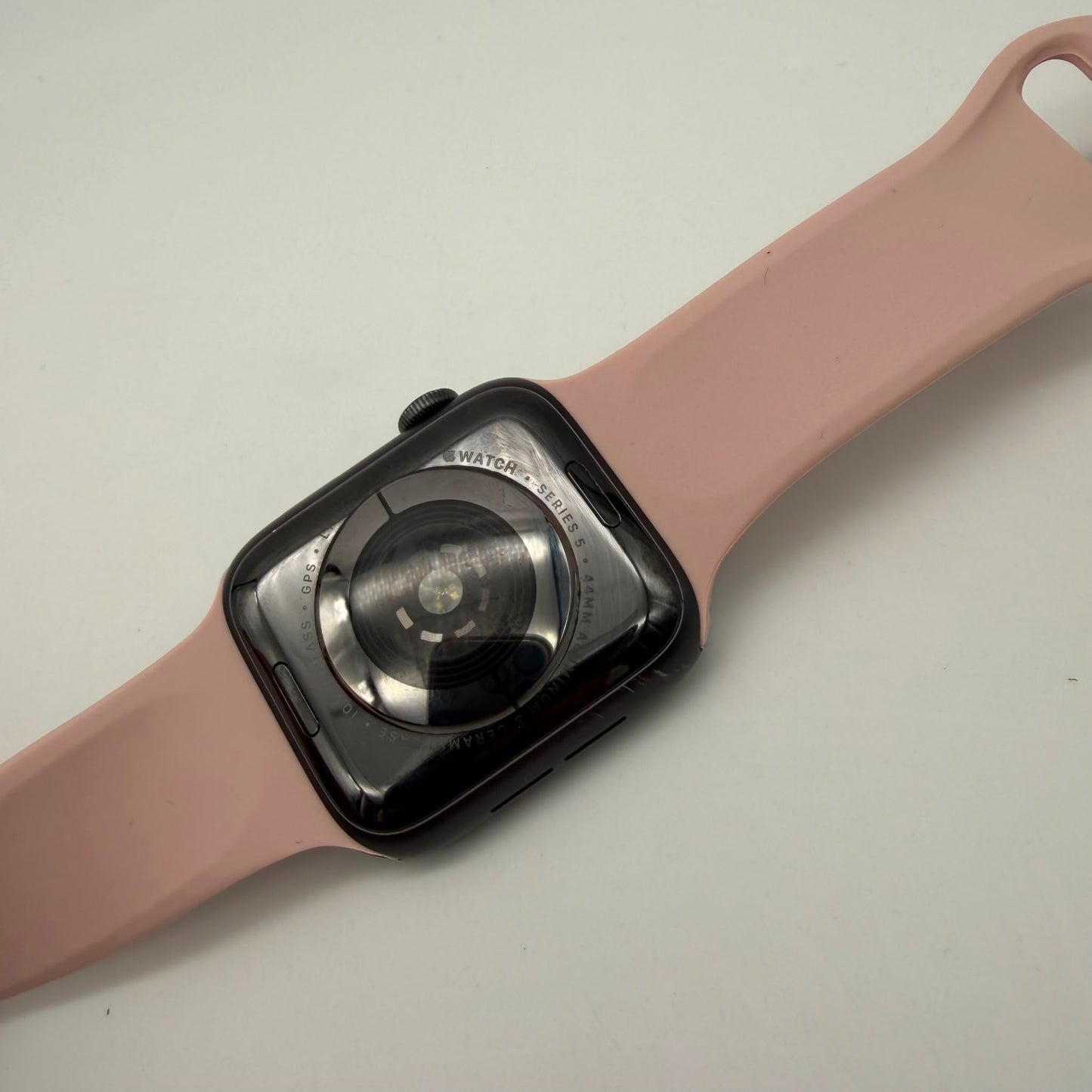 Apple Watch Series 5 44mm GPS + Cellular Aluminum Case
