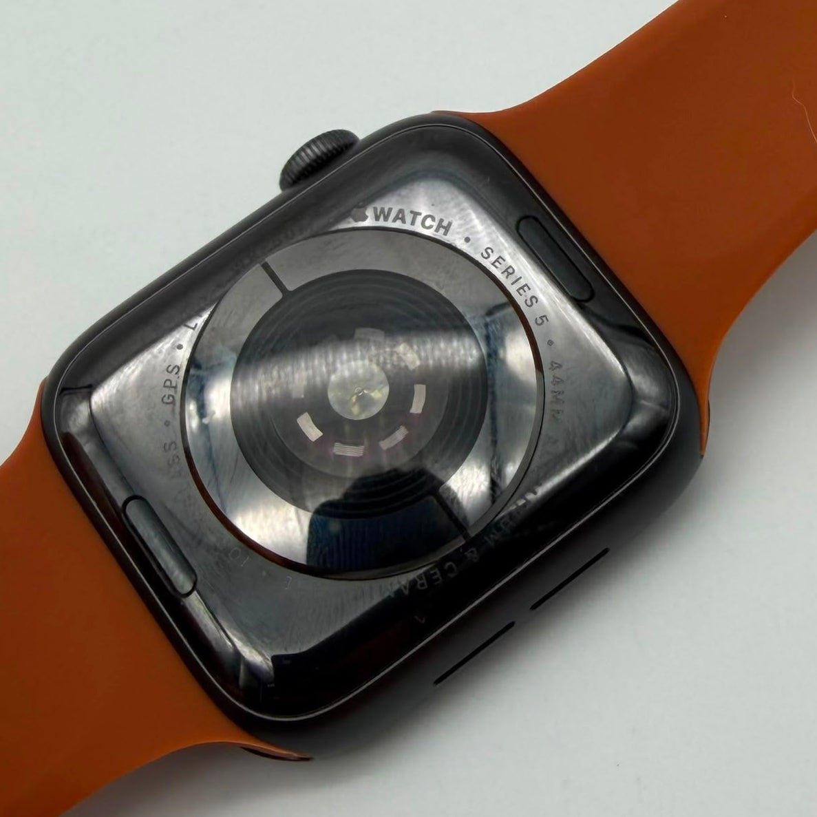 Apple Watch Series 5 44mm GPS + Cellular Aluminum Case