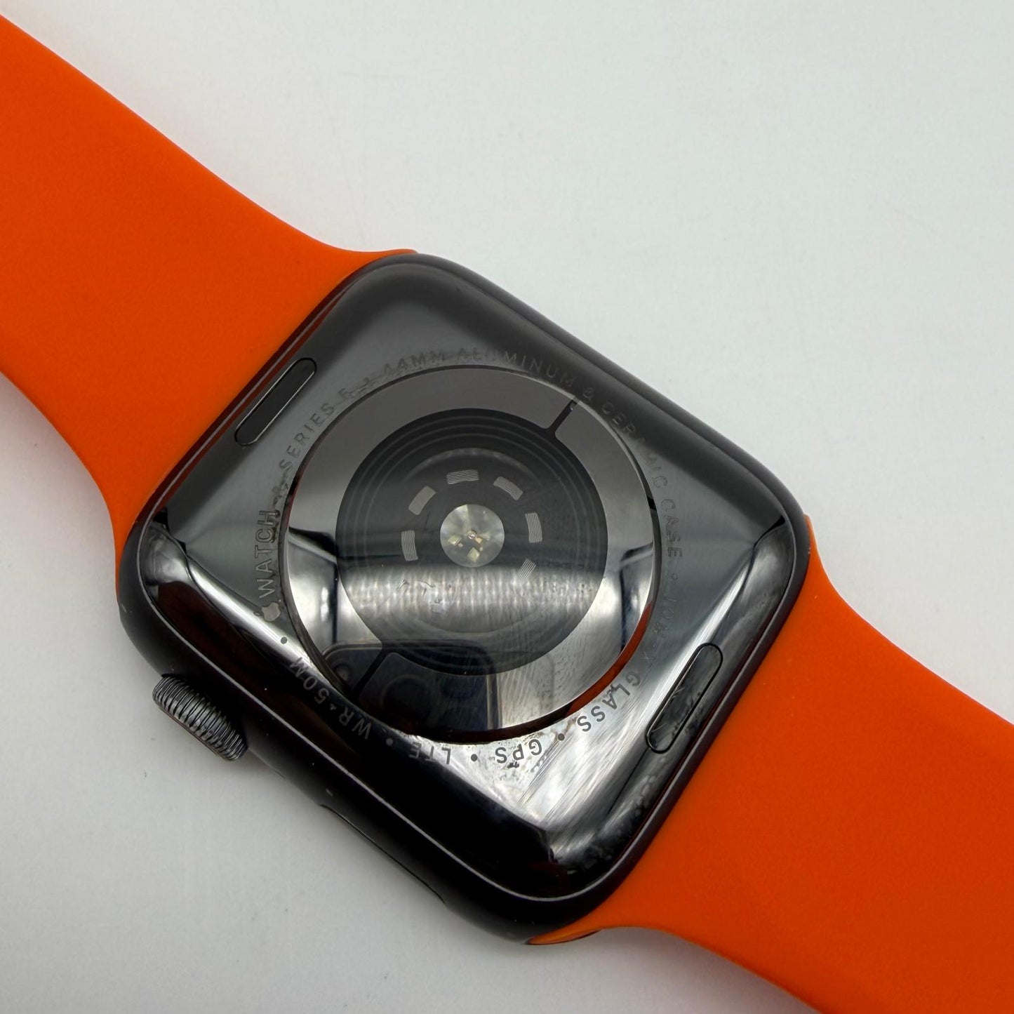 Apple Watch Series 5 44mm GPS + Cellular Aluminum Case