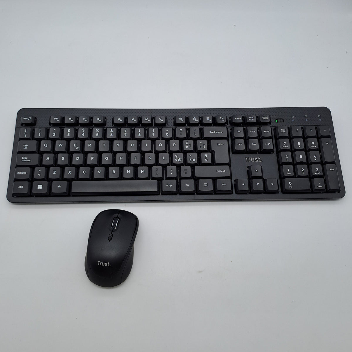 Trust Ymo II – Set Tastiera e Mouse Wireless Silenziosi QWERTY Italiano