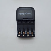 Amazon Basics Caricabatterie USB per Batterie Ni-MH AA/AAA – Nero