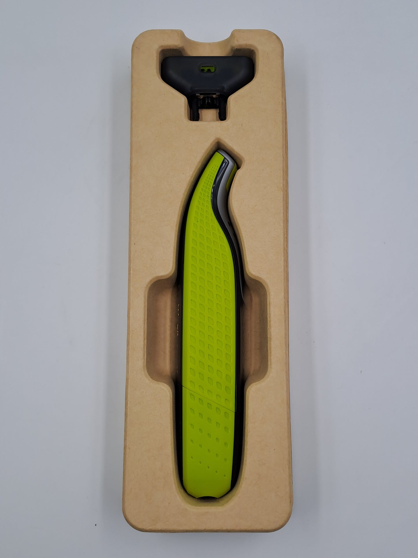 Philips OneBlade  – Rasoio Elettrico 3-in-1 Rifinisce, Regola e Rade