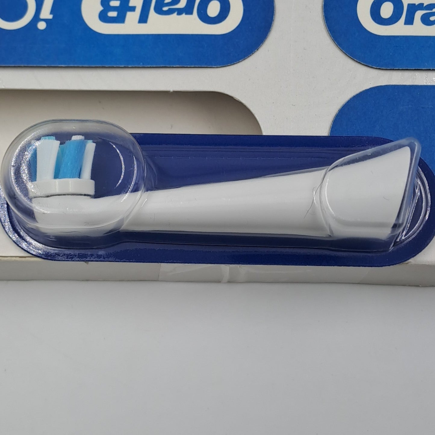 Oral-B iO – Testine Radiant White (Confezione da 6 pz)