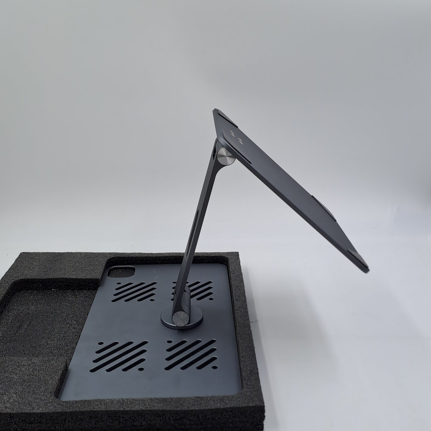 Llano iPad Magnetic Tablet Stand