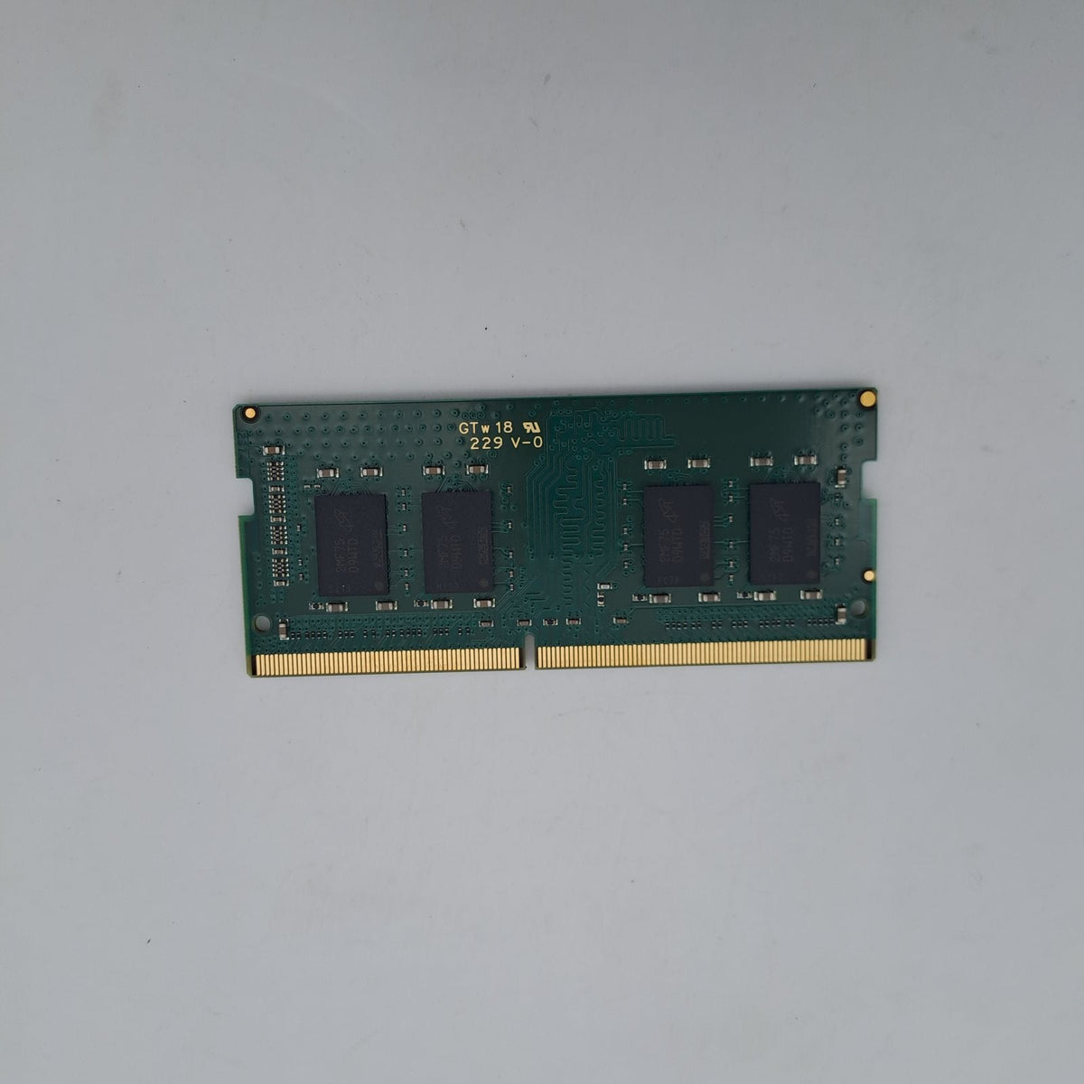 Crucial CT4G4SFS824A RAM 4GB DDR4-2400 SO-DIMM CL17 per Laptop