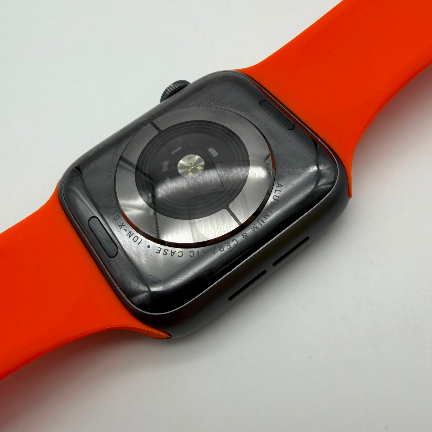 Apple Watch Series 5 44mm GPS + Cellular Aluminum Case
