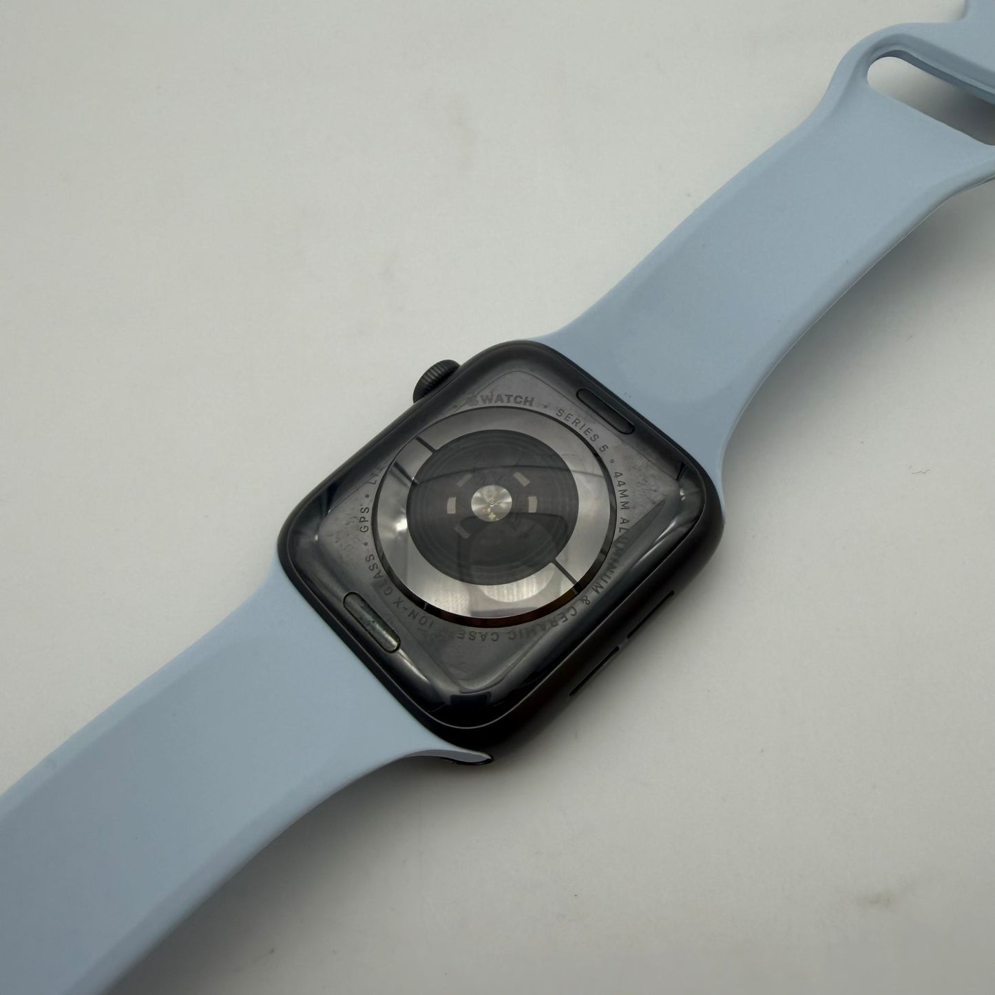 Apple Watch Series 5 44mm GPS + Cellular Aluminum Case