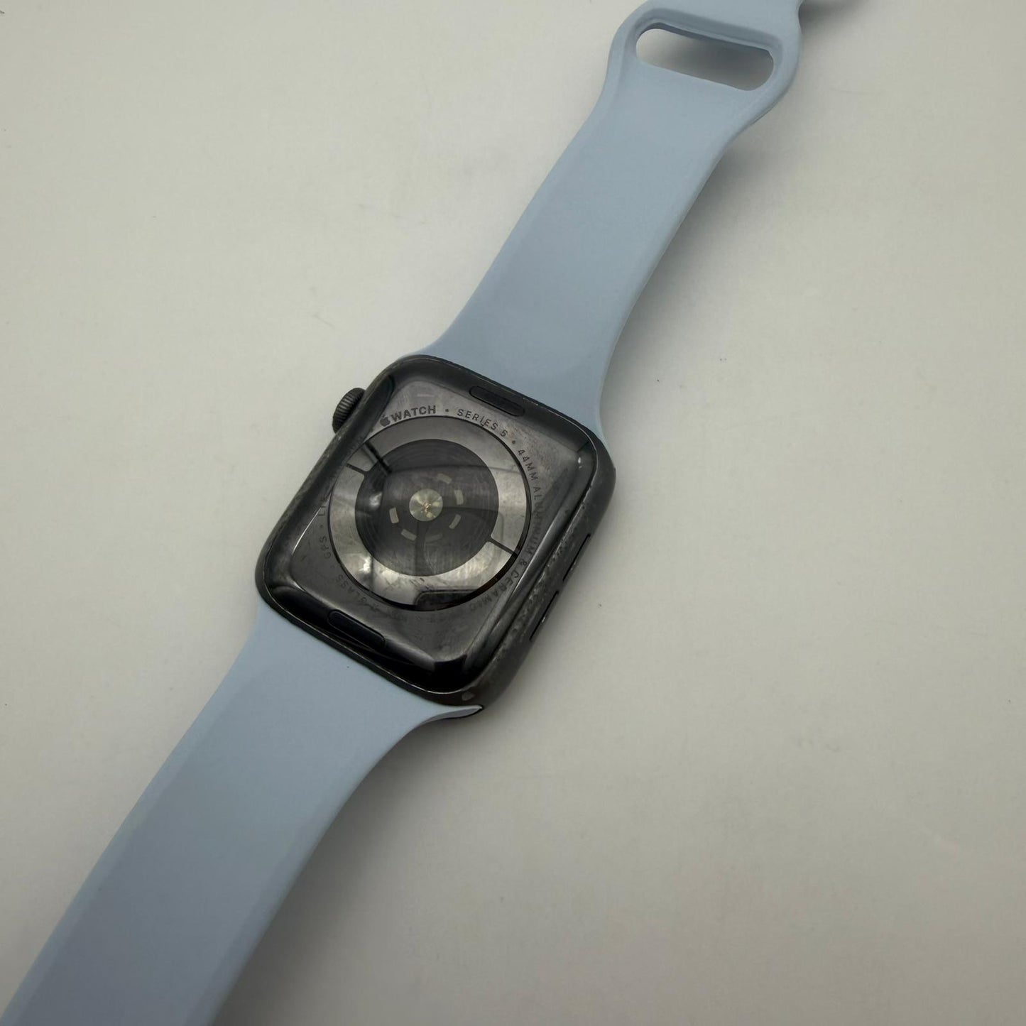 Apple Watch Series 5 44mm GPS + Cellular Aluminum Case