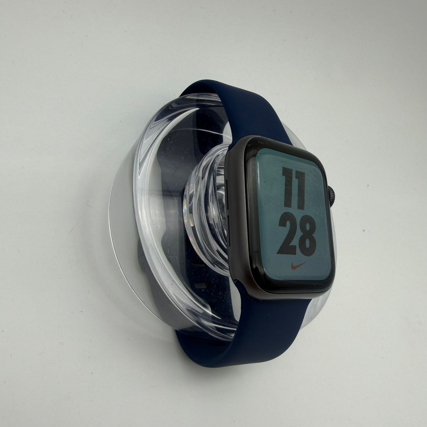Apple Watch Series 5 Nike 40mm GPS + Cellular Aluminum Case