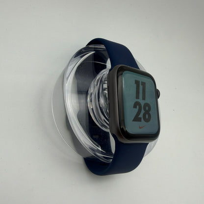 Apple Watch Series 5 Nike 40mm GPS + Cellular Aluminum Case