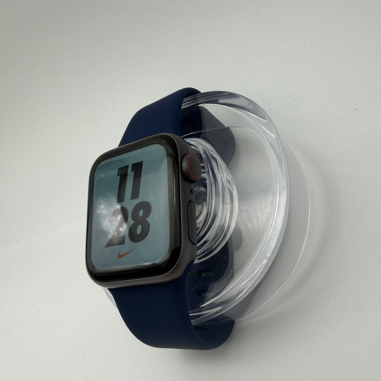 Apple Watch Series 5 Nike 40mm GPS + Cellular Aluminum Case