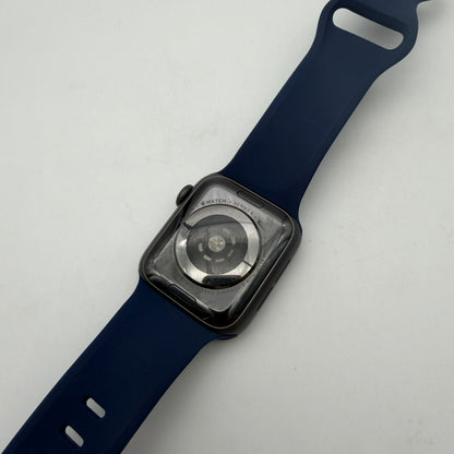 Apple Watch Series 5 Nike 40mm GPS + Cellular Aluminum Case