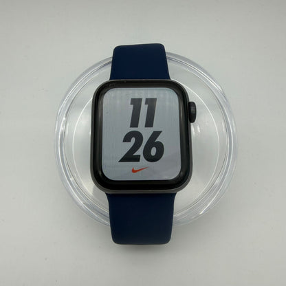 Apple Watch Series 5 Nike 40mm GPS + Cellular Aluminum Case