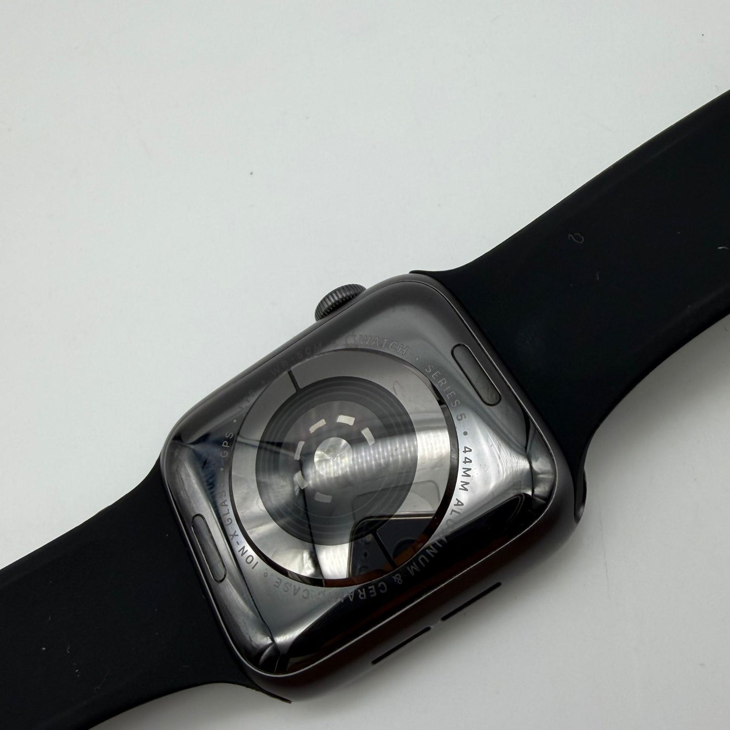Apple Watch Series 5 44mm GPS + Cellular Aluminum Case