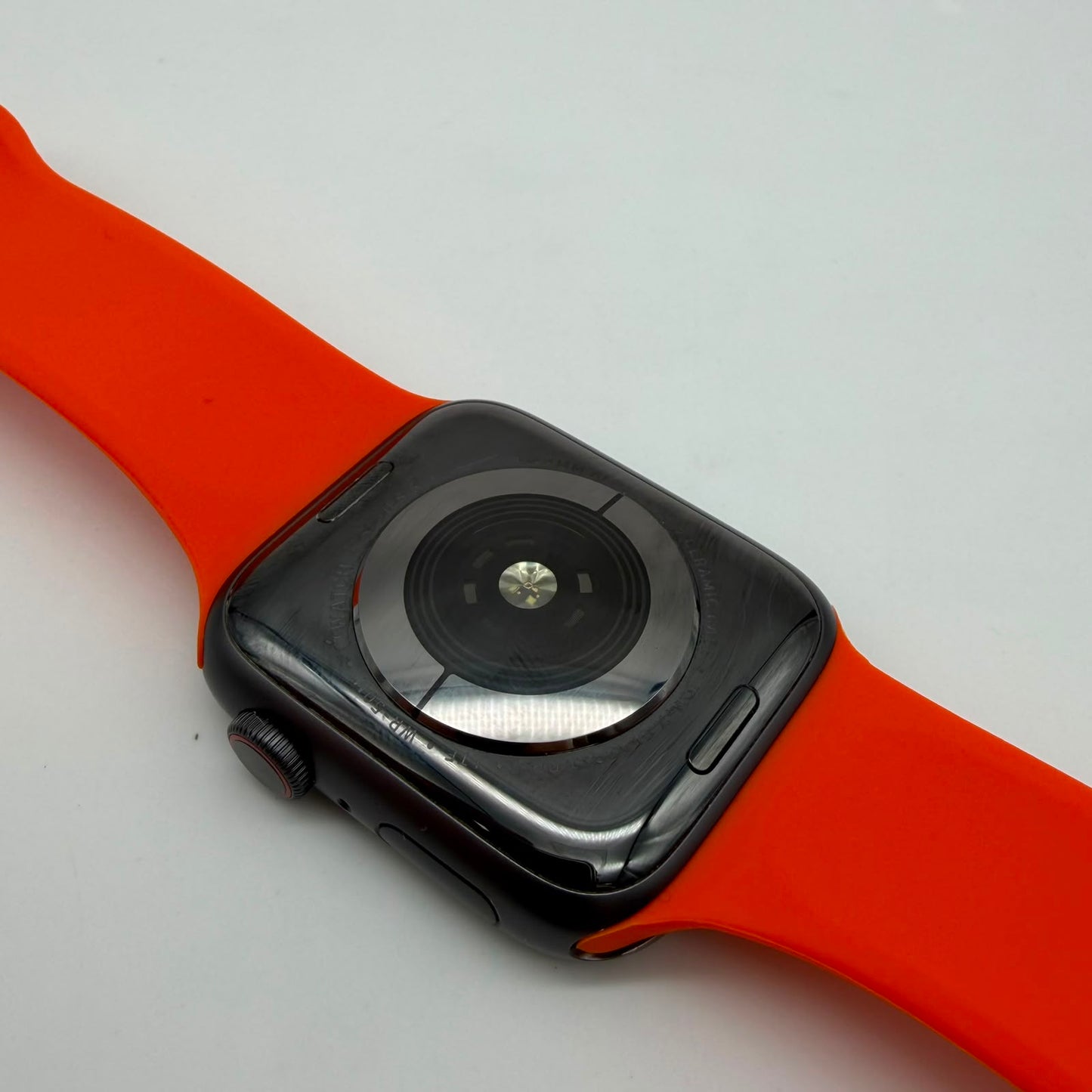 Apple Watch Series 5 Nike 44mm GPS + Cellular Aluminum Case